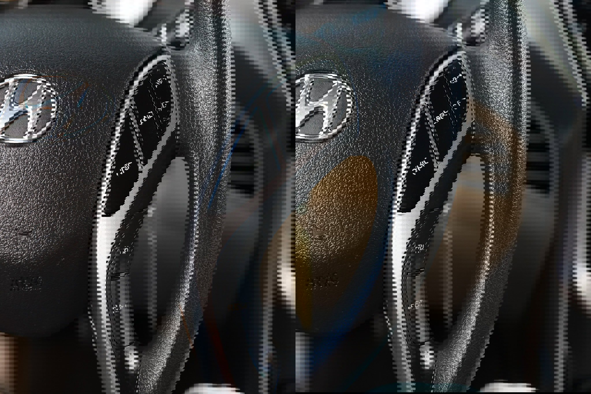 Used 2013 Hyundai Elantra GLS w/ Preferred Pkg image 33