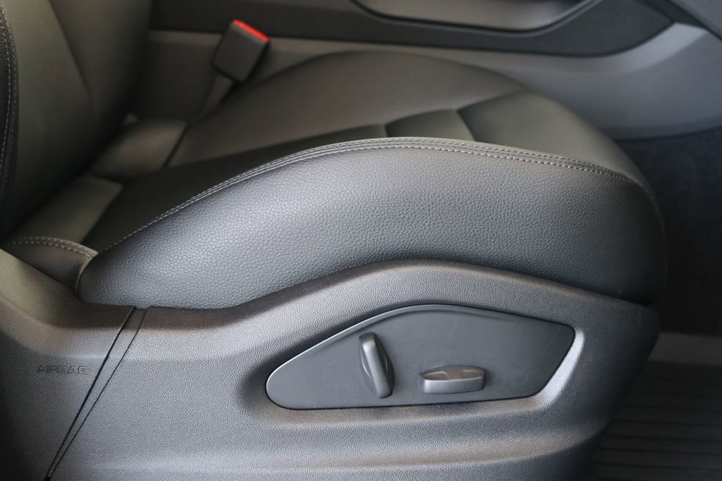 Used 2024 Porsche Cayenne image 36