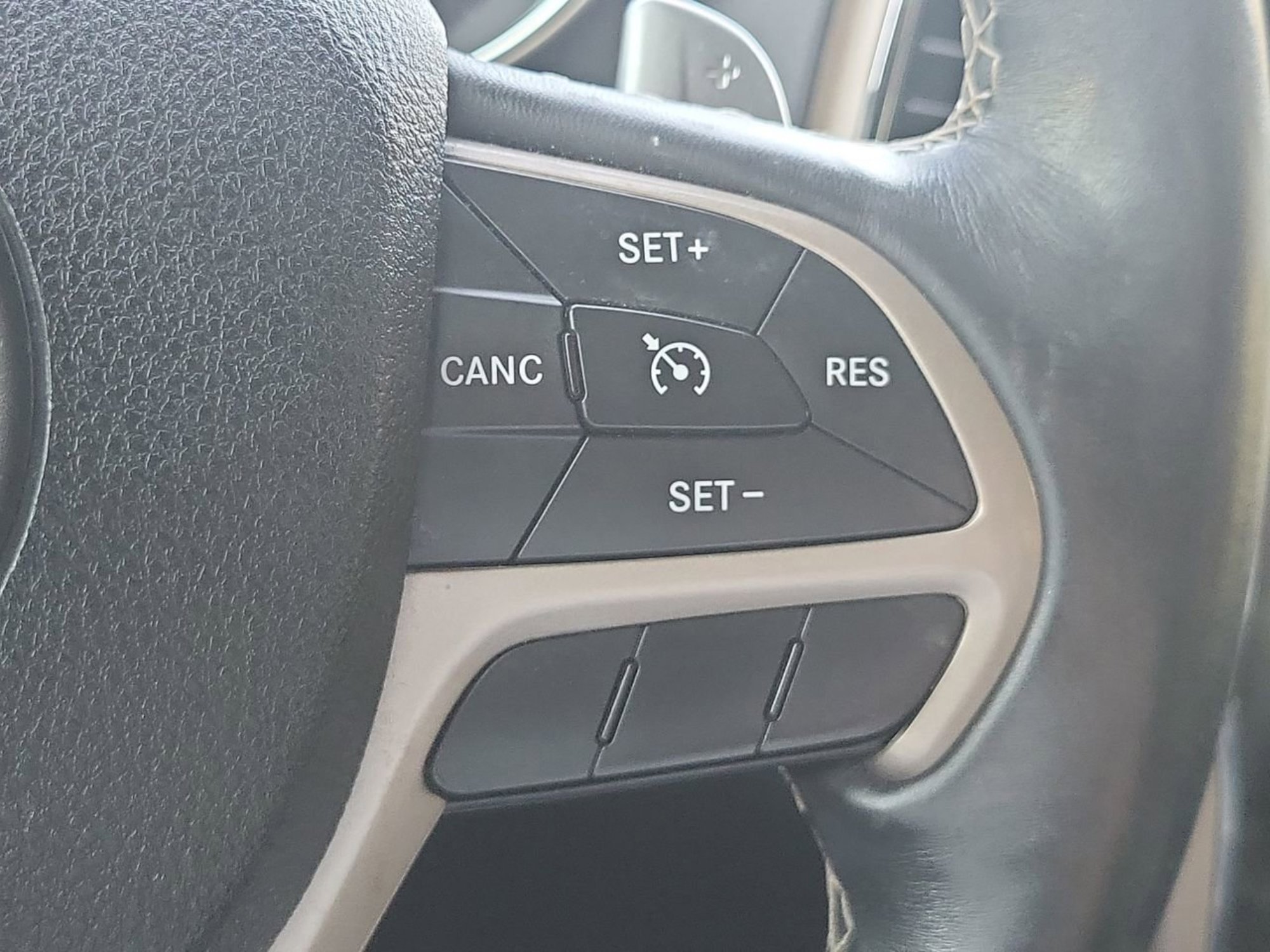 Used 2017 Jeep Grand Cherokee Limited w/ Luxury Group II image 29