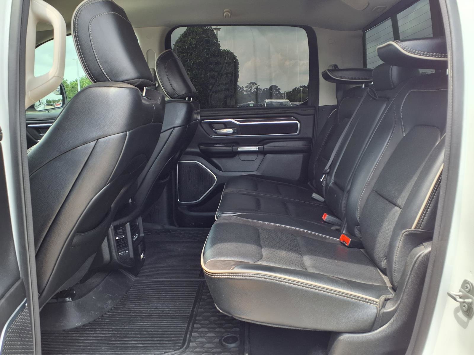 Used 2022 RAM 1500 Laramie AWD/4WD image 9