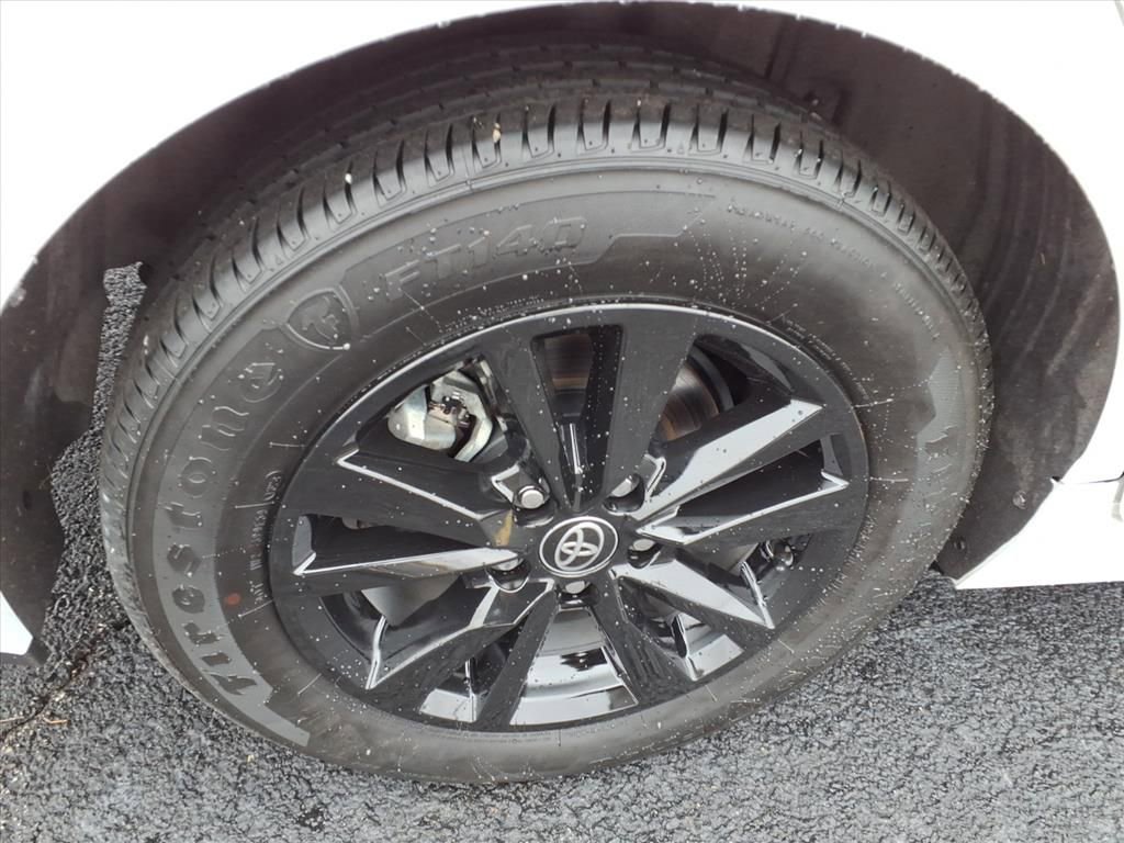 Used 2025 Toyota Camry LE image 7