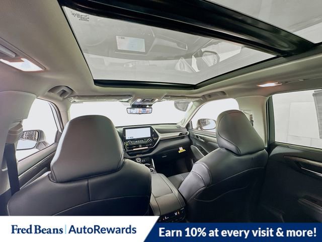 New 2026 Toyota Highlander Platinum image 30