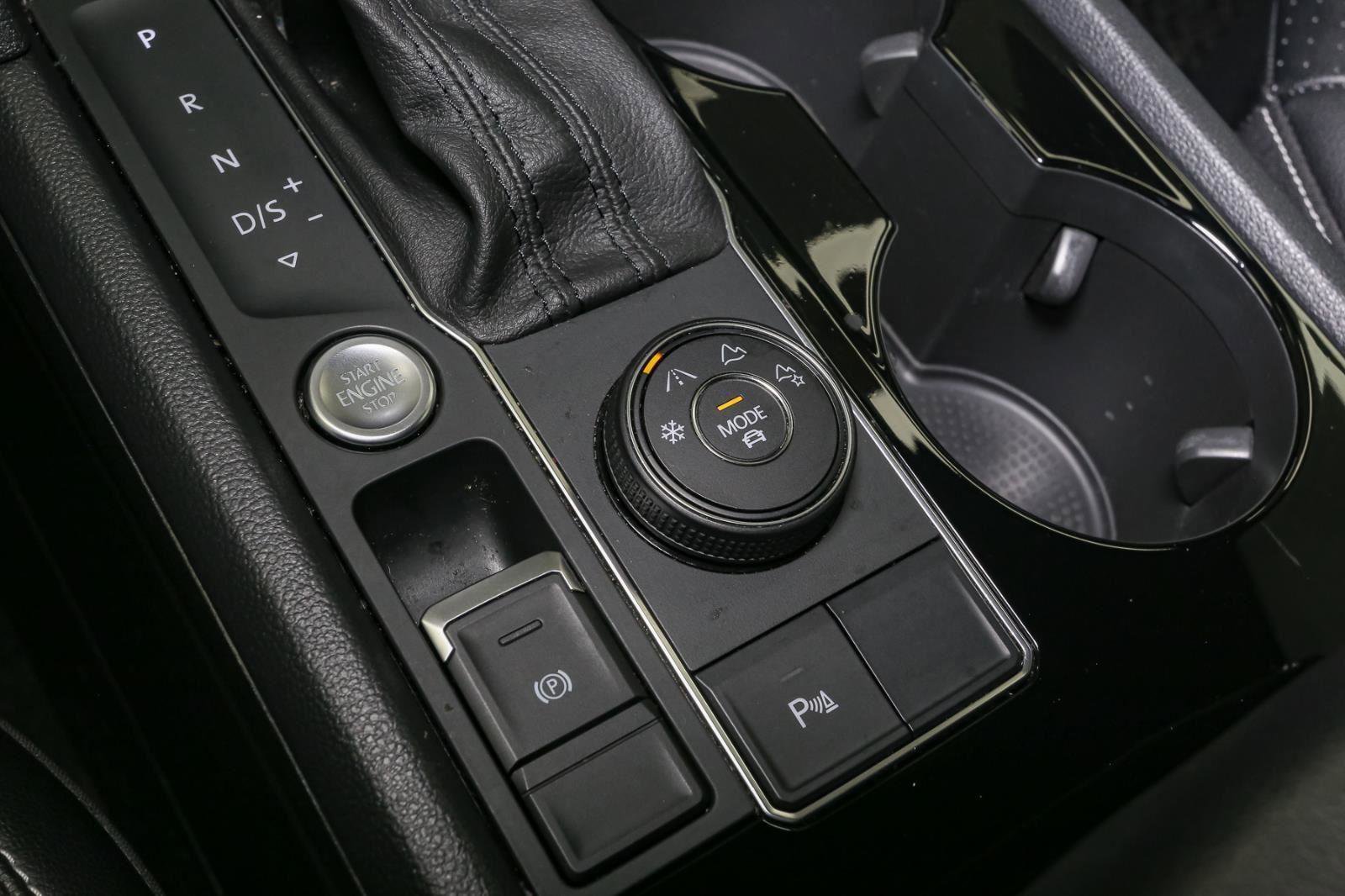 Certified 2020 Volkswagen Atlas Cross Sport SEL image 38