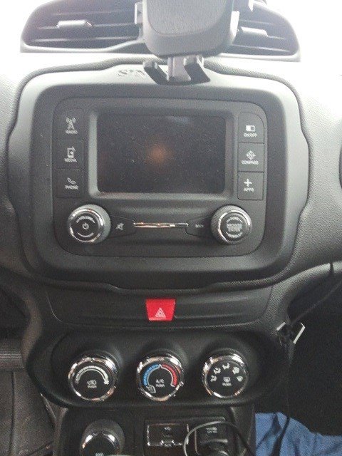 Used 2017 Jeep Renegade Sport w/ Power & Air Group image 17