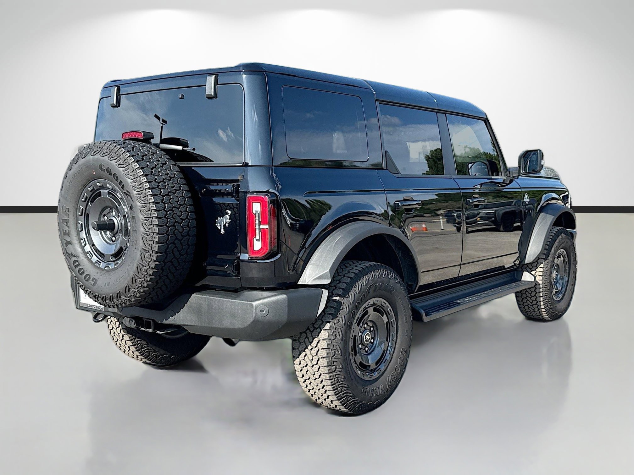 Used 2025 Ford Bronco Outer Banks w/ Sasquatch Package AWD/4WD image 3