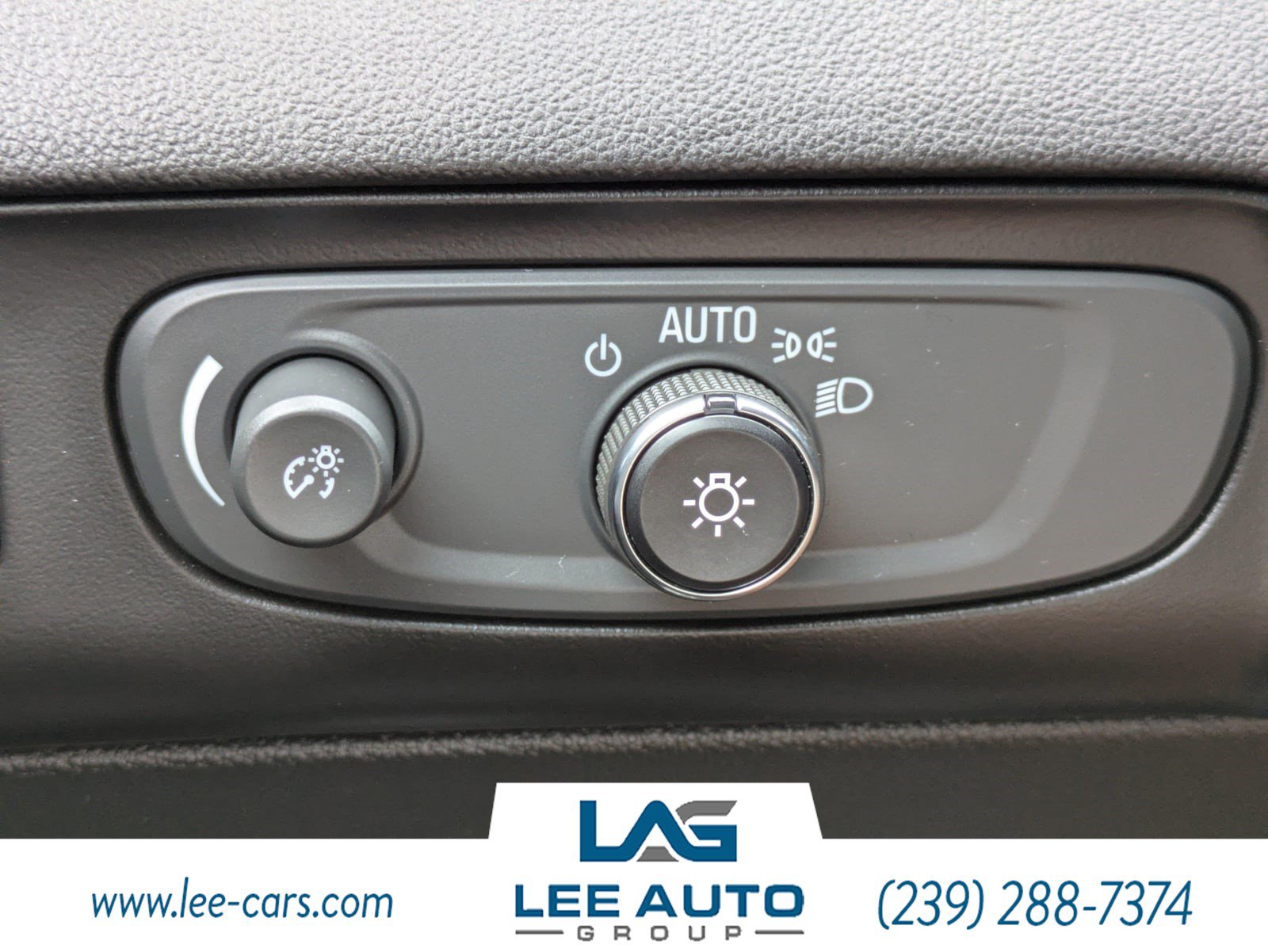 Used 2020 Buick Enclave Essence w/ Sound and Sites Package FWD image 23