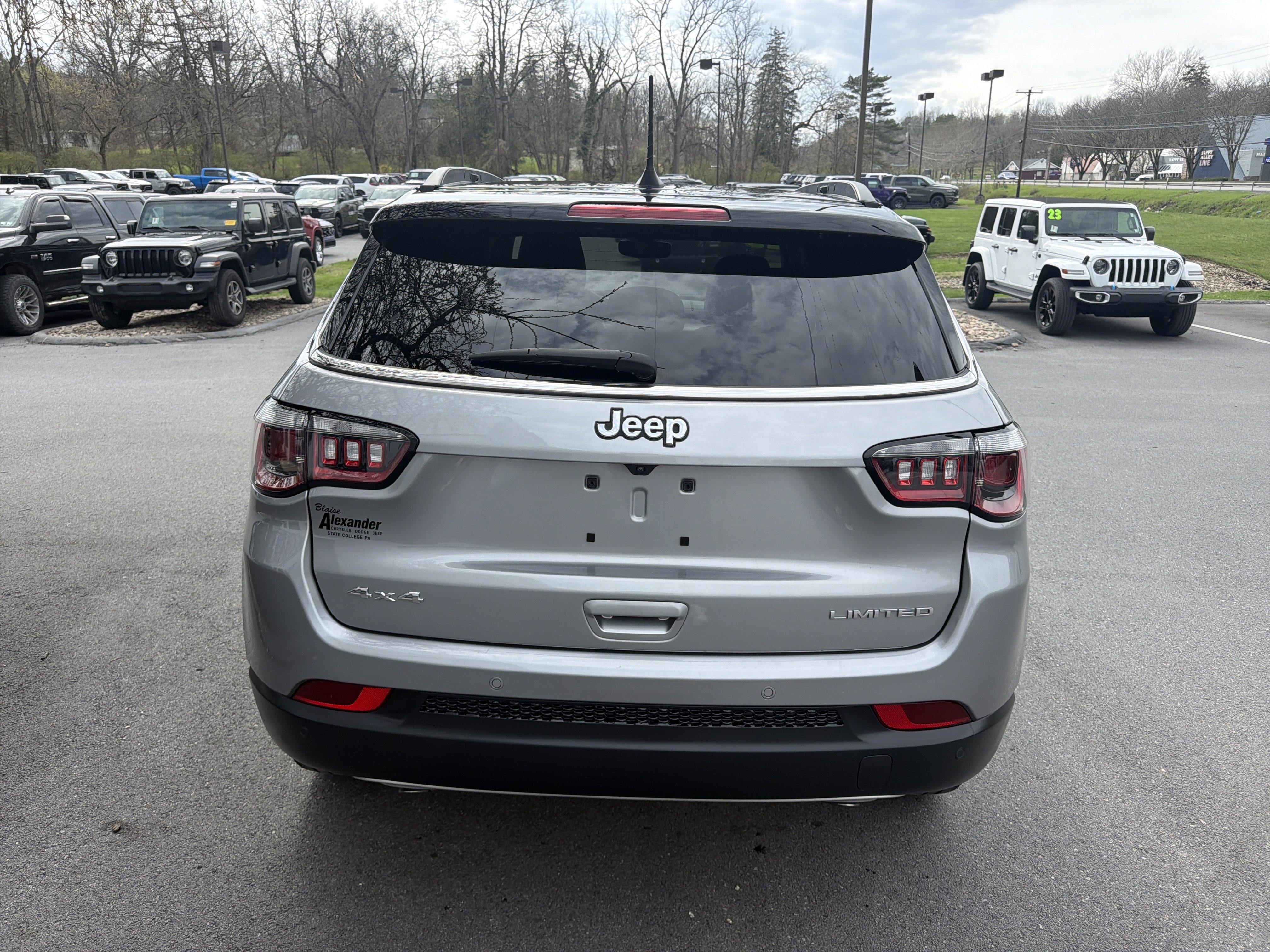 Used 2023 Jeep Compass Limited w/ Elite Group AWD/4WD image 4