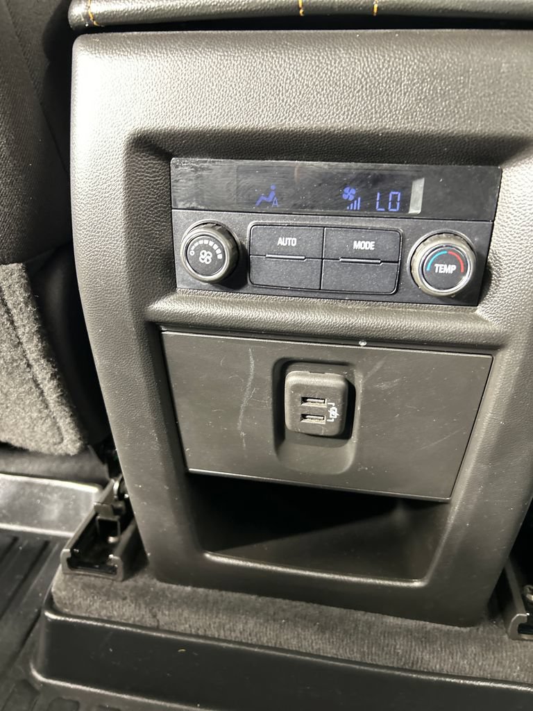 Used 2021 Chevrolet Traverse LT FWD image 18