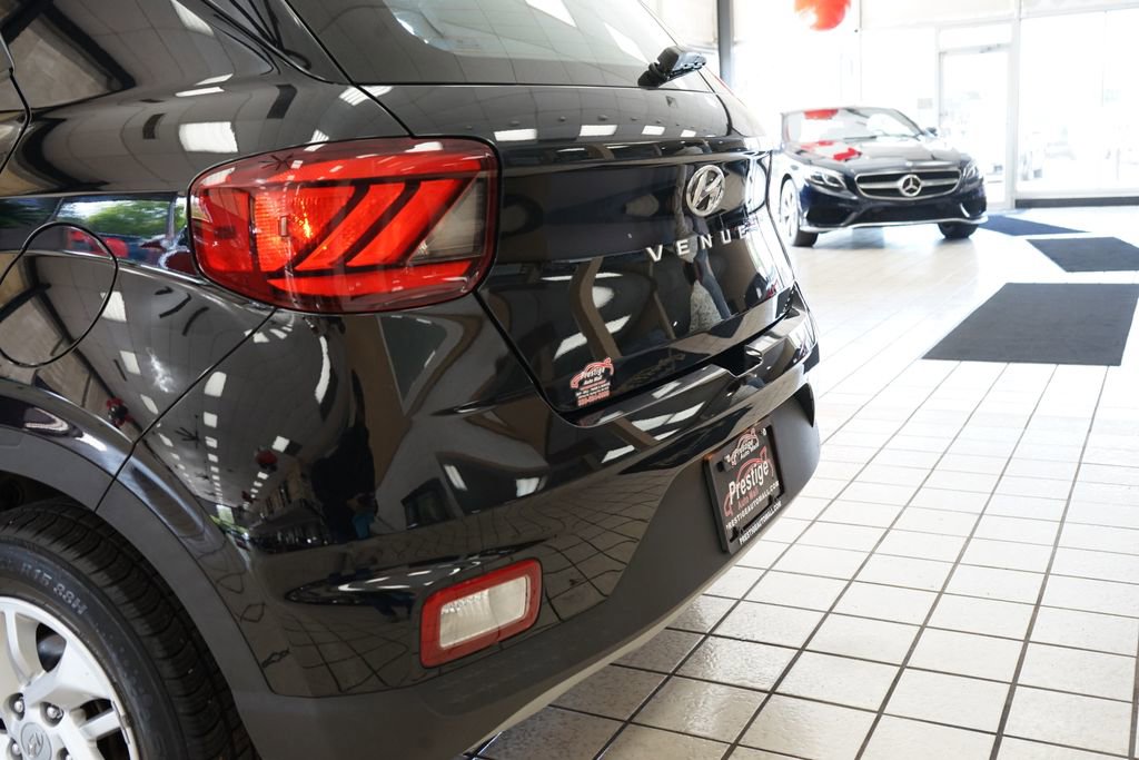 Used 2020 Hyundai Venue SEL FWD image 13
