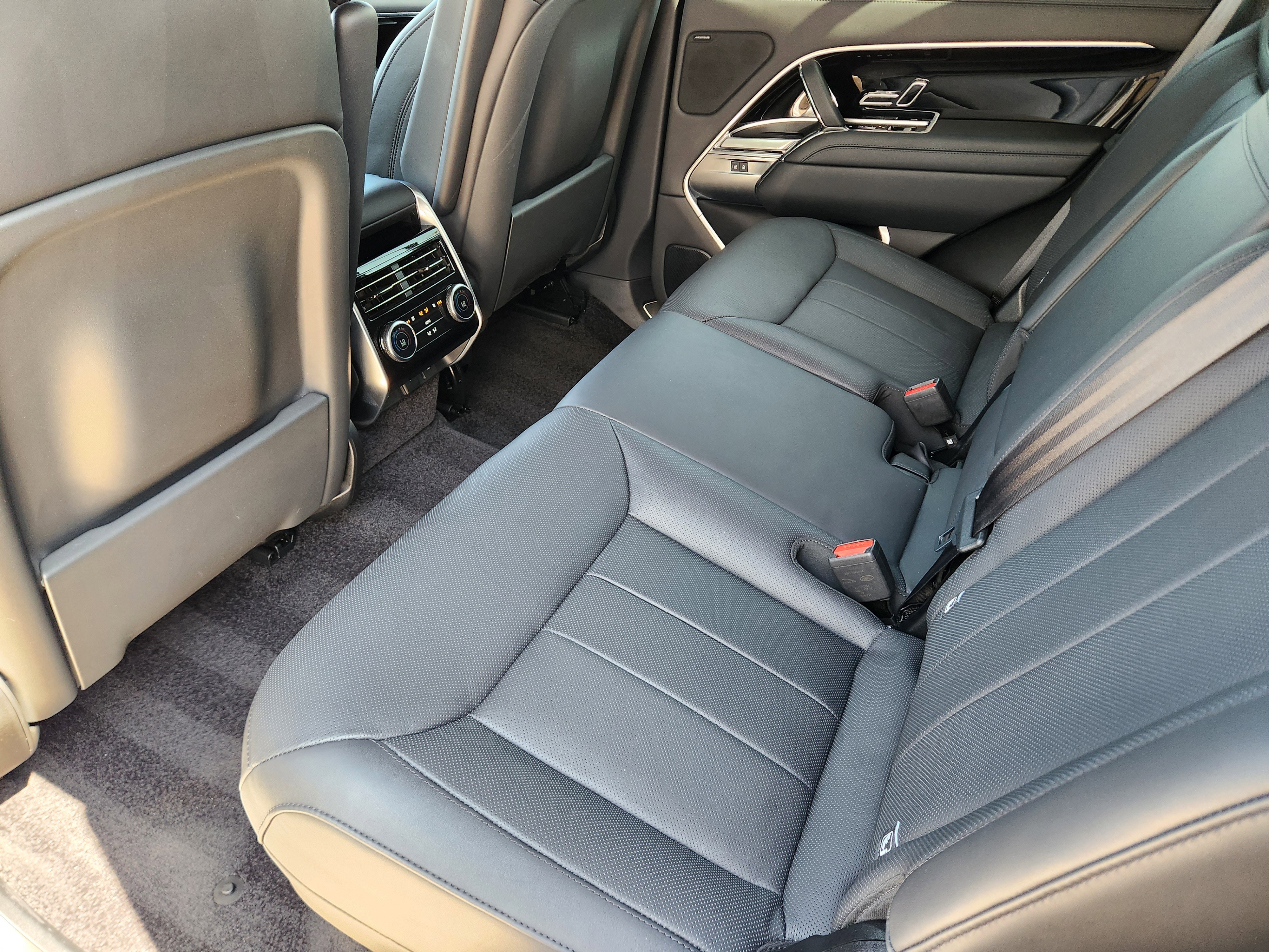Certified 2023 Land Rover Range Rover SE image 33