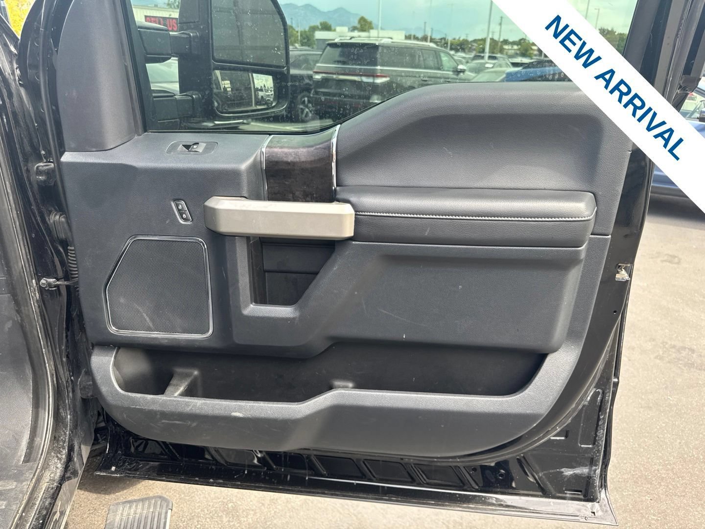 Used 2022 Ford F350 Lariat w/ Tremor Off-Road Package AWD/4WD image 11