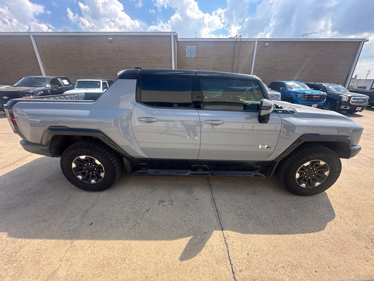 Used 2024 GMC Hummer EV 2X w/ Extreme Off-Road Package AWD/4WD image 17