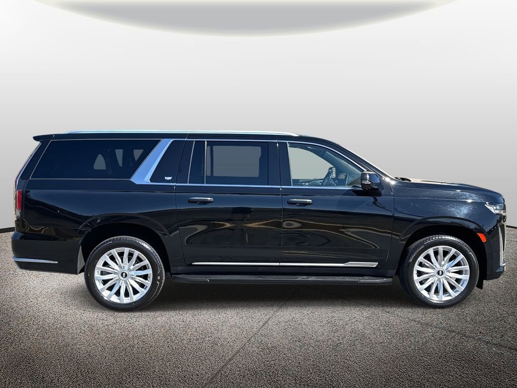 Used 2022 Cadillac Escalade ESV Luxury image 2