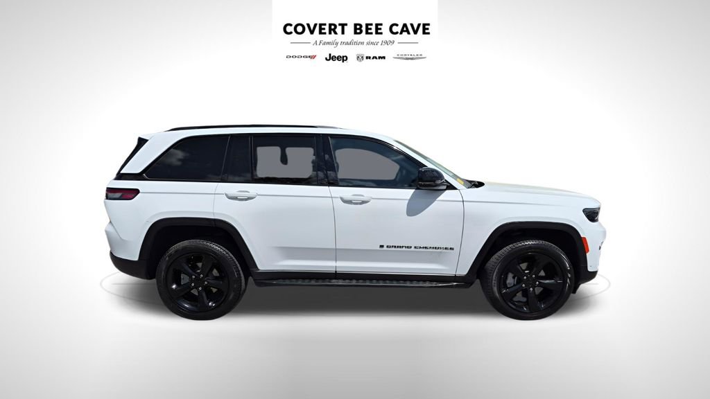 Used 2024 Jeep Grand Cherokee Limited w/ Luxury Tech Group II image 12