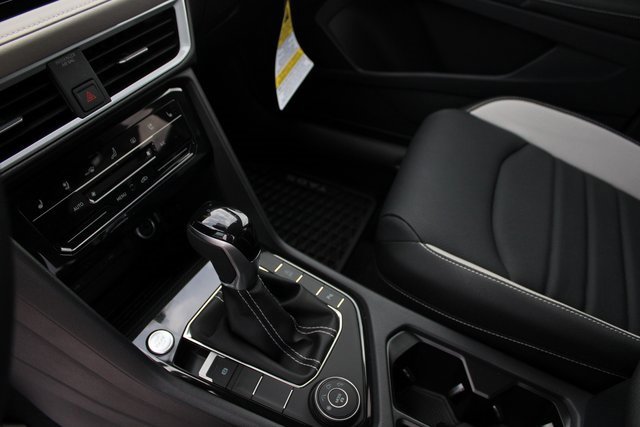 New 2025 Volkswagen Taos SEL image 7