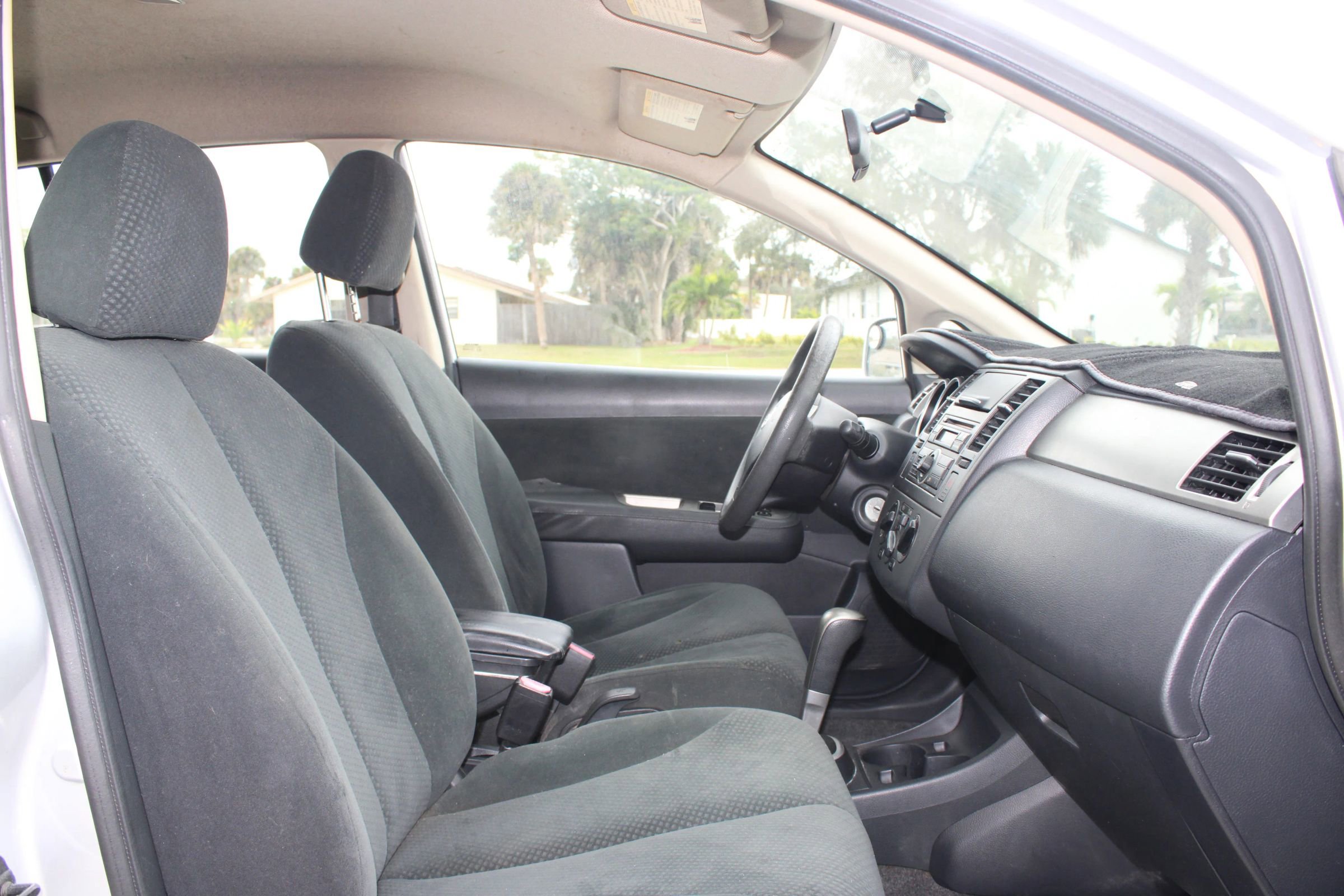 Used 2011 Nissan Versa 1.8 S image 5