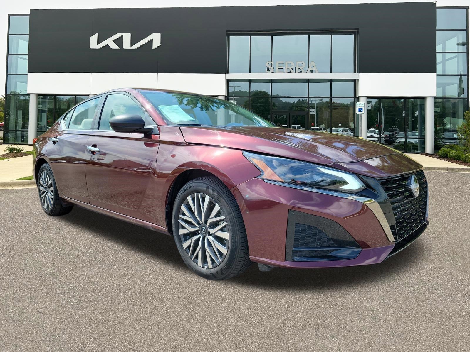 Used 2025 Nissan Altima 2.5 SV FWD image 1