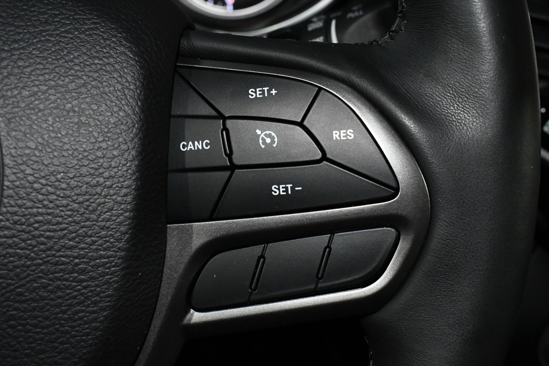 Used 2019 Jeep Cherokee Limited image 30