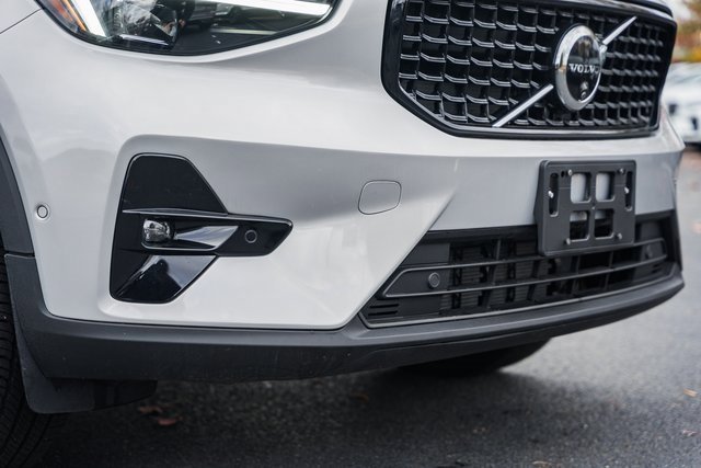 Used 2024 Volvo XC40 B5 Plus w/ Protection Package Premier image 13