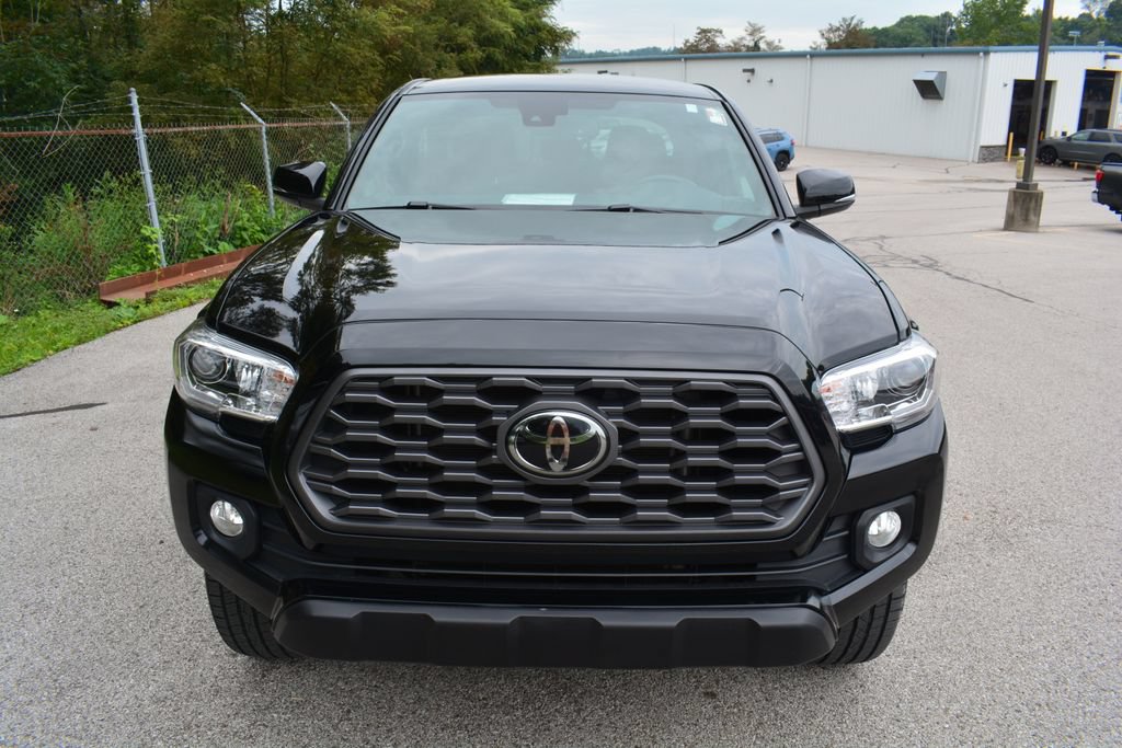 Used 2022 Toyota Tacoma TRD Off-Road AWD/4WD image 2