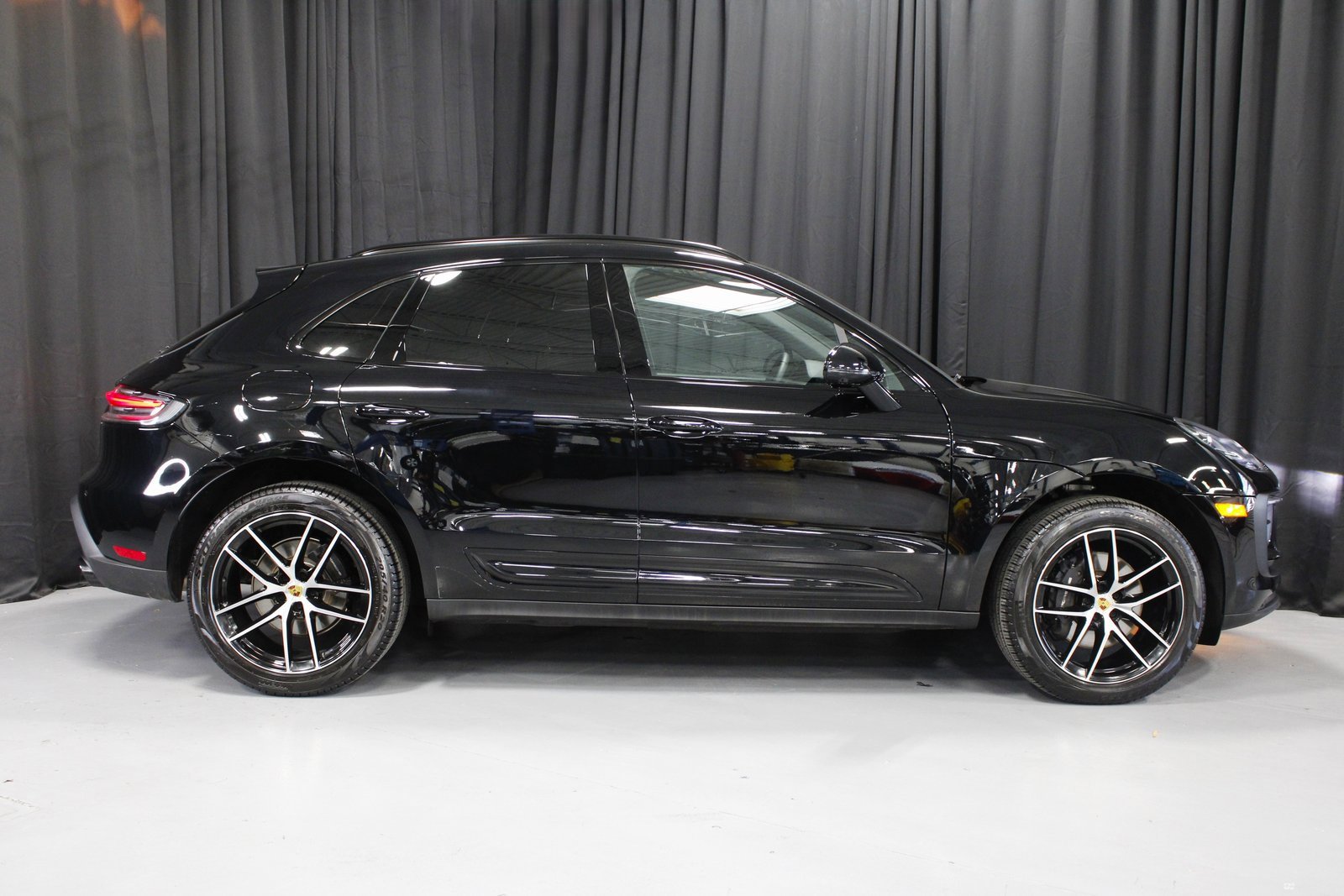 Certified 2025 Porsche Macan image 8