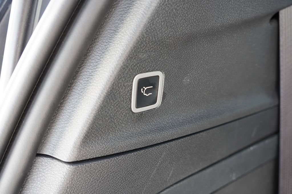 Used 2024 Chrysler Pacifica Premium image 24