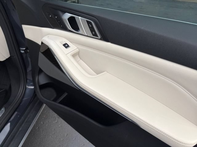 Used 2019 BMW X5 xDrive50i AWD/4WD image 16