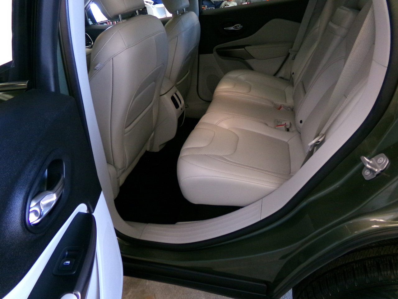 Used 2019 Jeep Cherokee Limited image 22