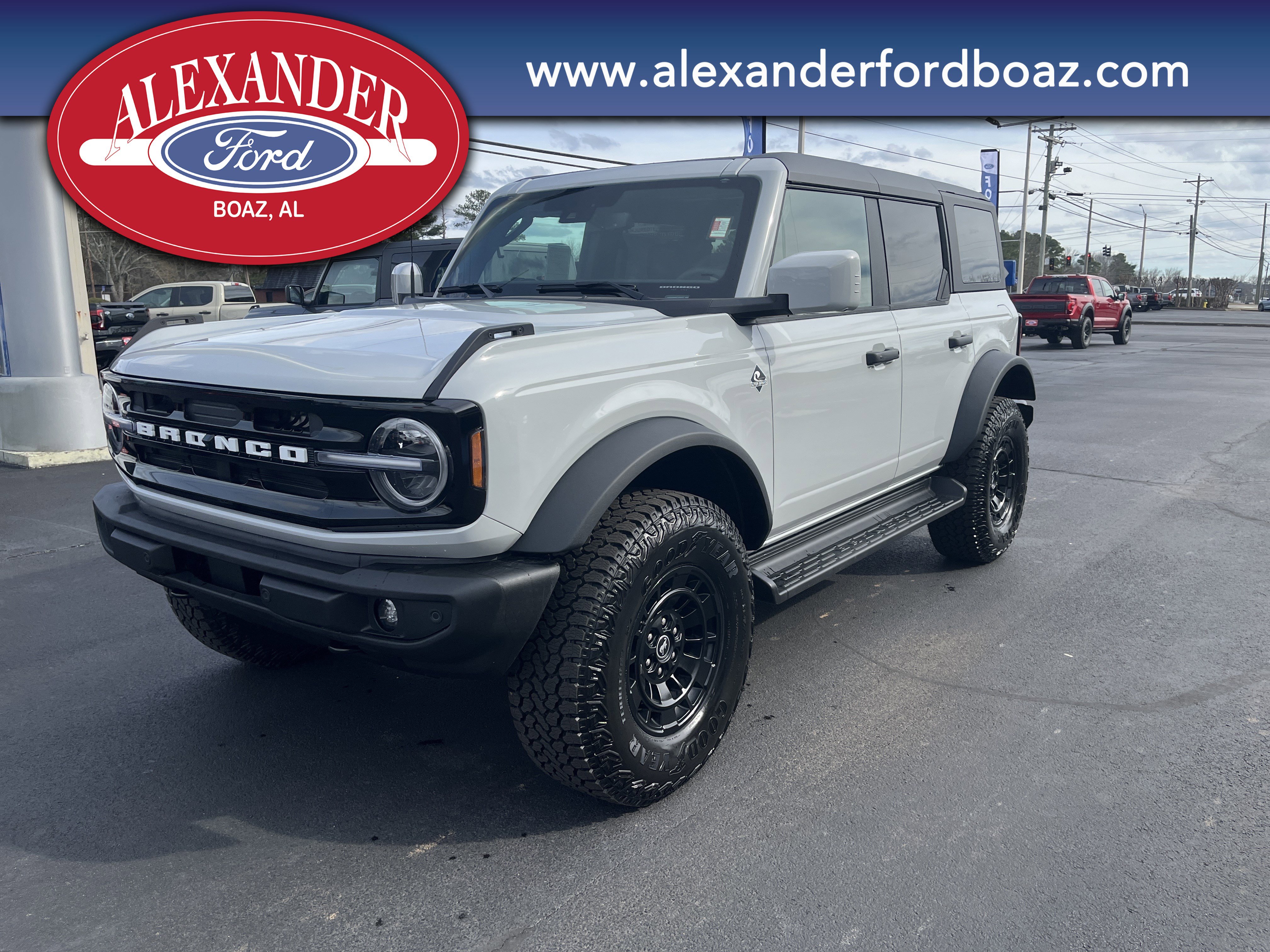 New 2026 Ford Bronco Outer Banks w/ Sasquatch Package