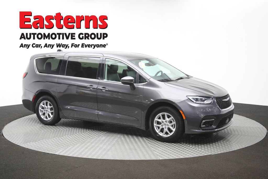 Used 2023 Chrysler Pacifica Touring-L FWD image 49