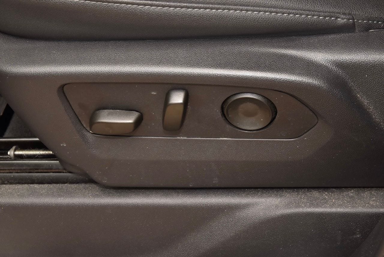 Used 2025 Chevrolet Silverado 1500 LTZ AWD/4WD image 35