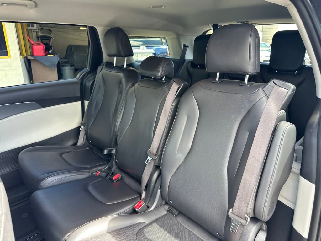 Used 2024 Kia Carnival LX image 15