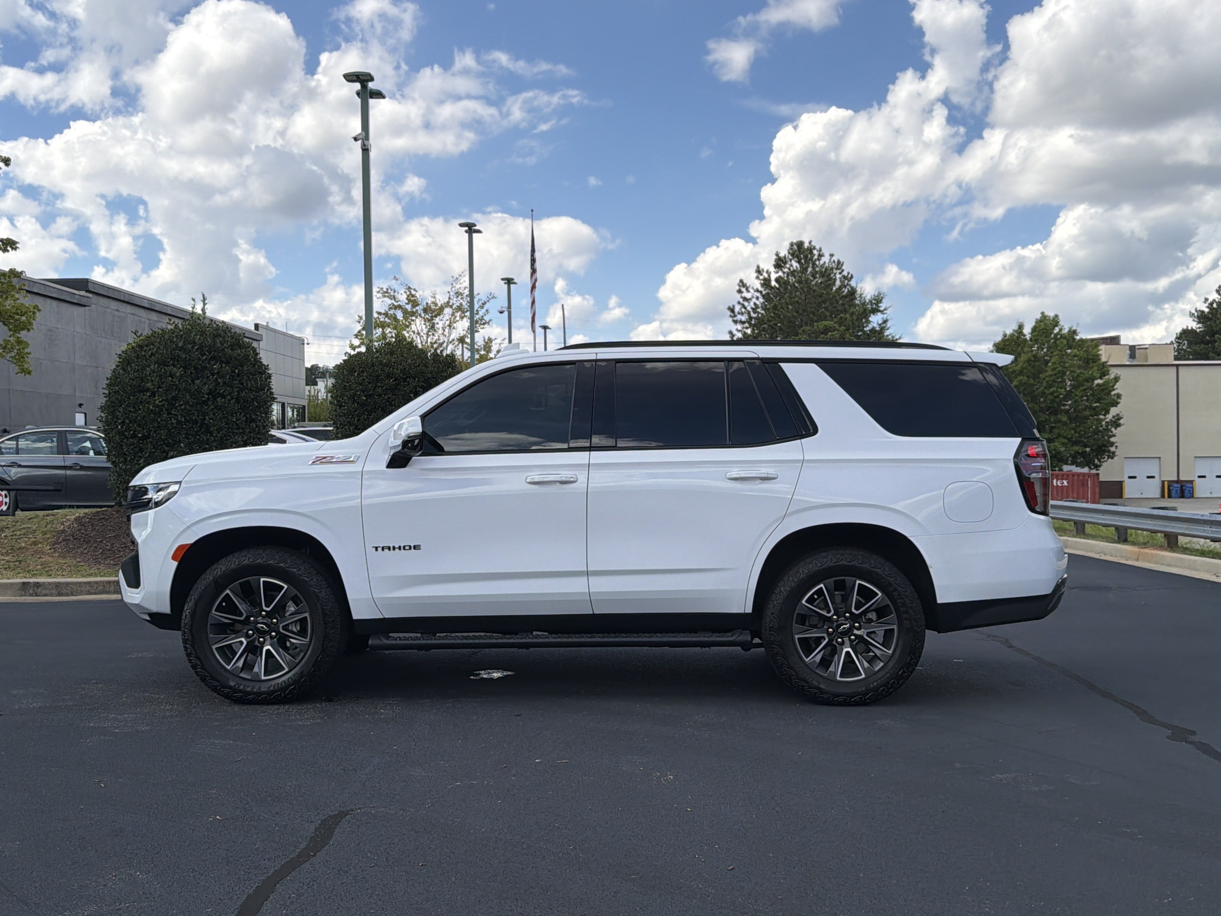 Used 2023 Chevrolet Tahoe Z71 w/ Luxury Package AWD/4WD image 13