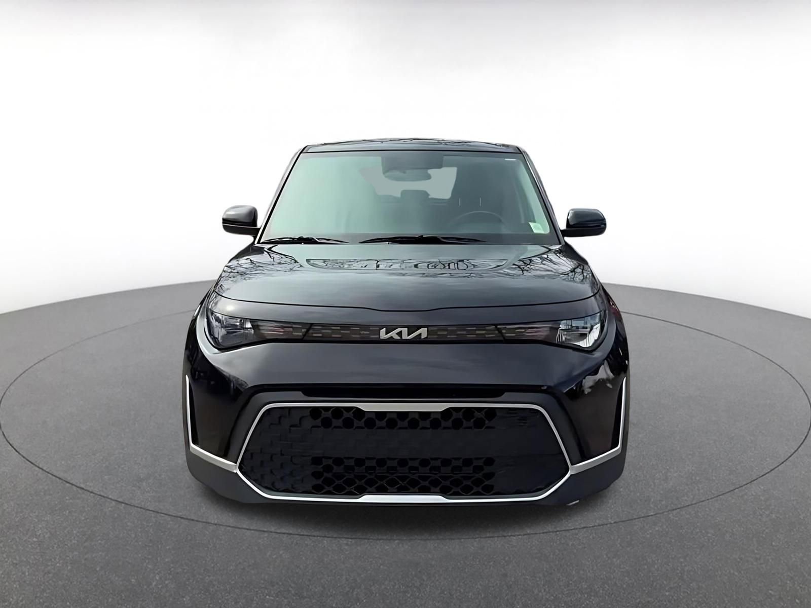 Used 2025 Kia Soul LX w/ LX Technology Package FWD image 4