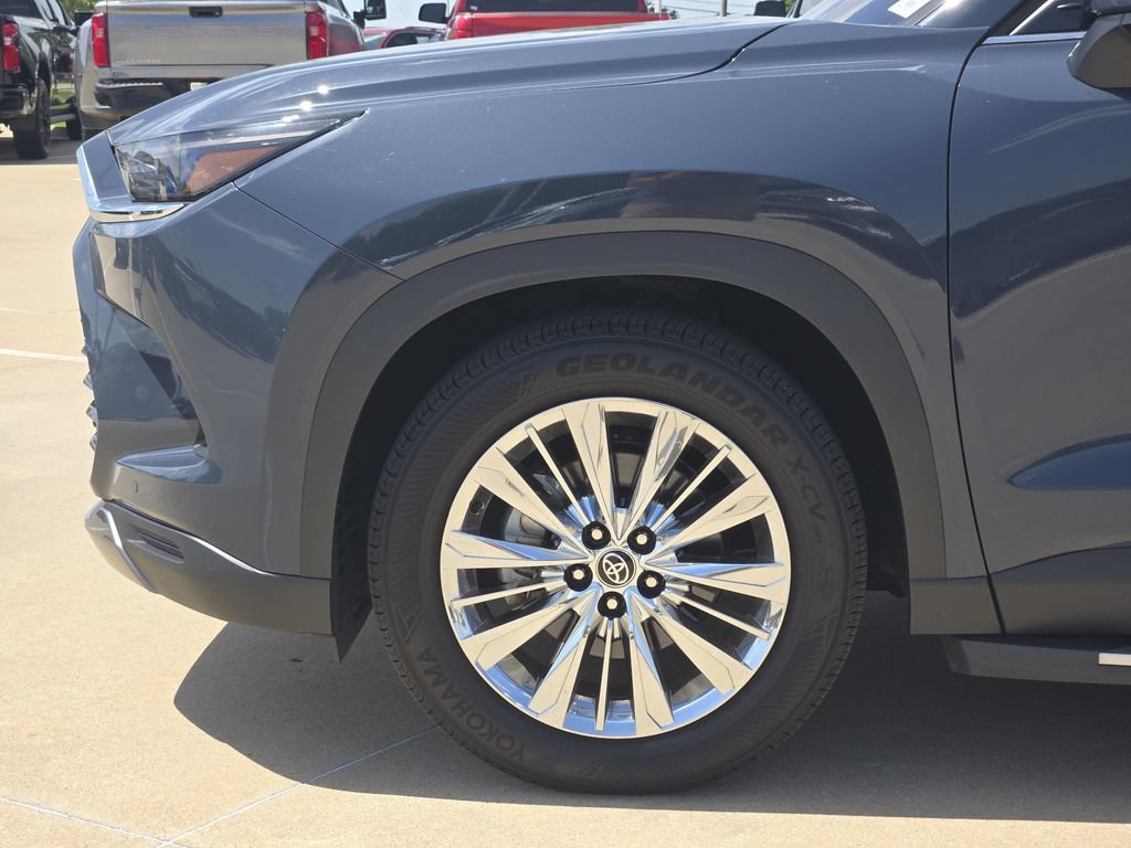Used 2025 Toyota Grand Highlander AWD image 8