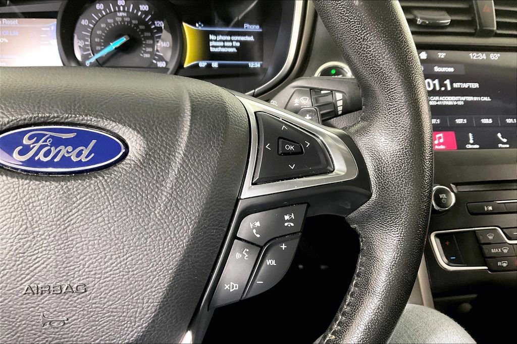 Used 2017 Ford Fusion SE w/ Equipment Group 201A image 17