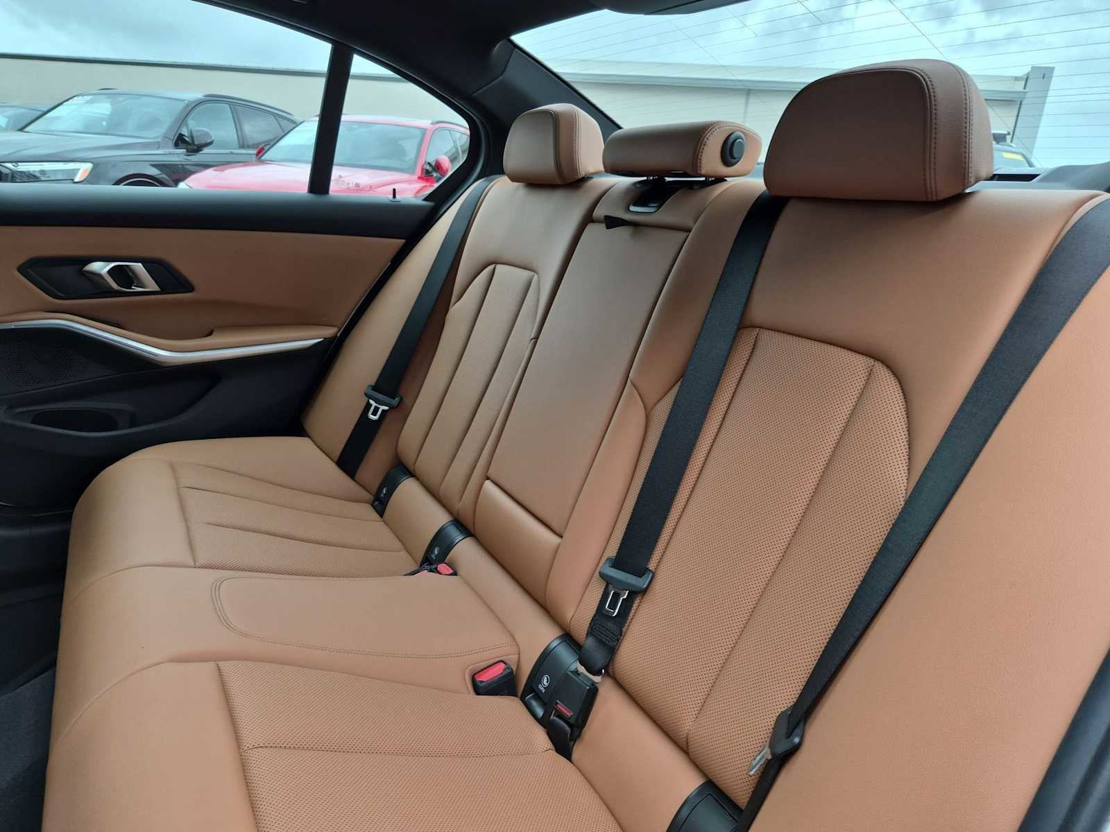 Used 2026 BMW 330i Sedan w/ M Sport Package image 18