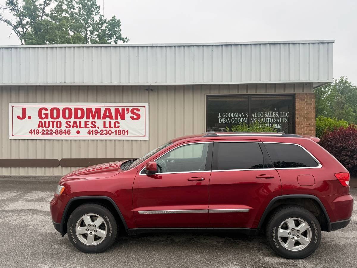 Used 2012 Jeep Grand Cherokee Laredo w/ Laredo E Group AWD/4WD image 2