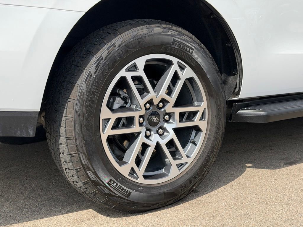 Used 2025 Ford Expedition Active AWD/4WD image 26