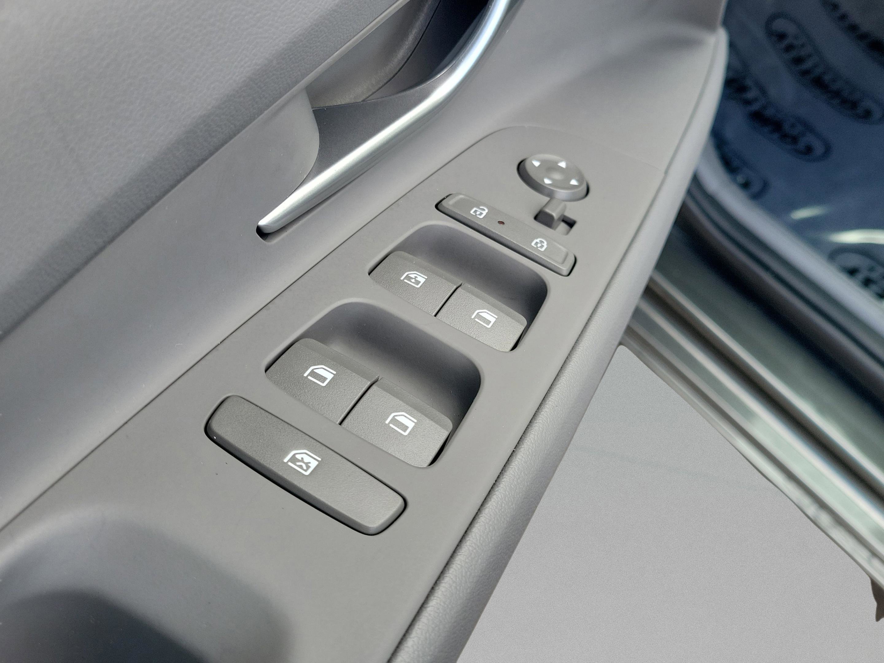 Certified 2025 Hyundai Elantra Sport image 18