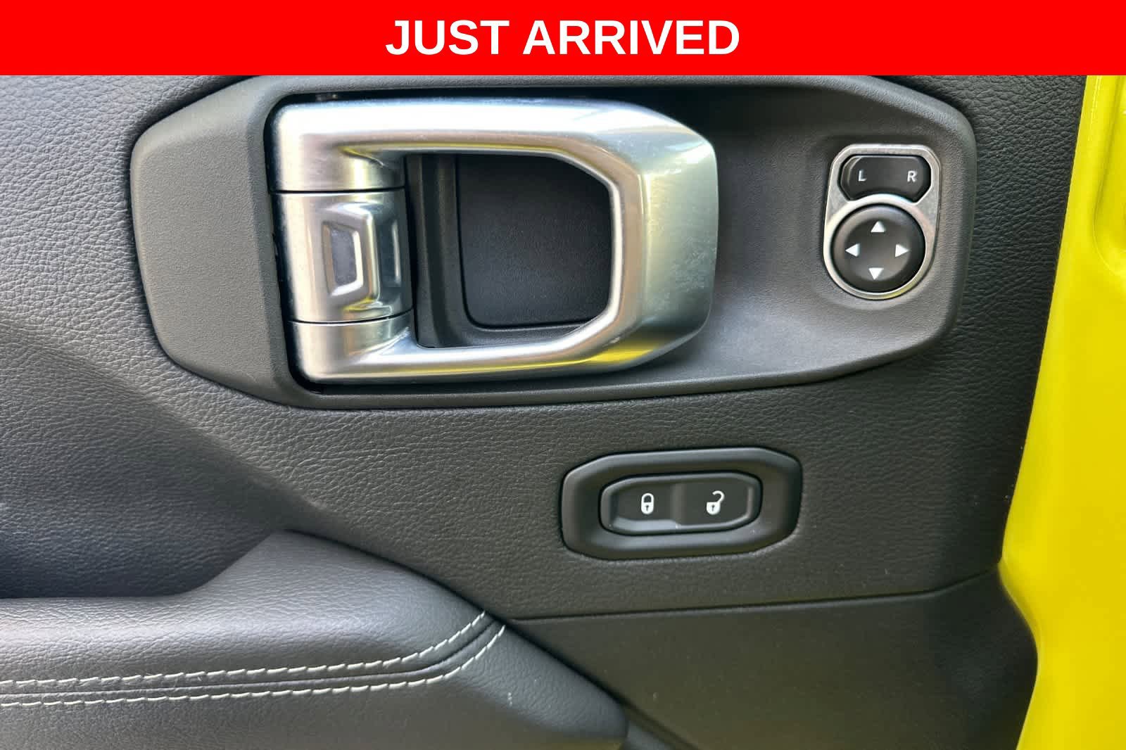 Used 2023 Jeep Wrangler Unlimited Sahara AWD/4WD image 13