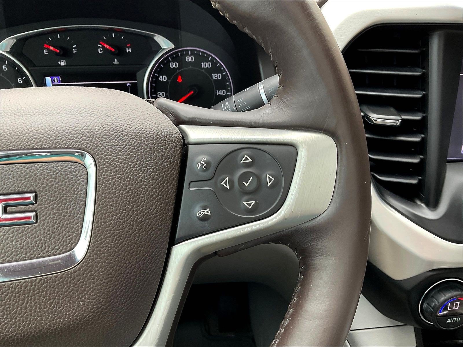 Used 2018 GMC Acadia SLT AWD/4WD image 14