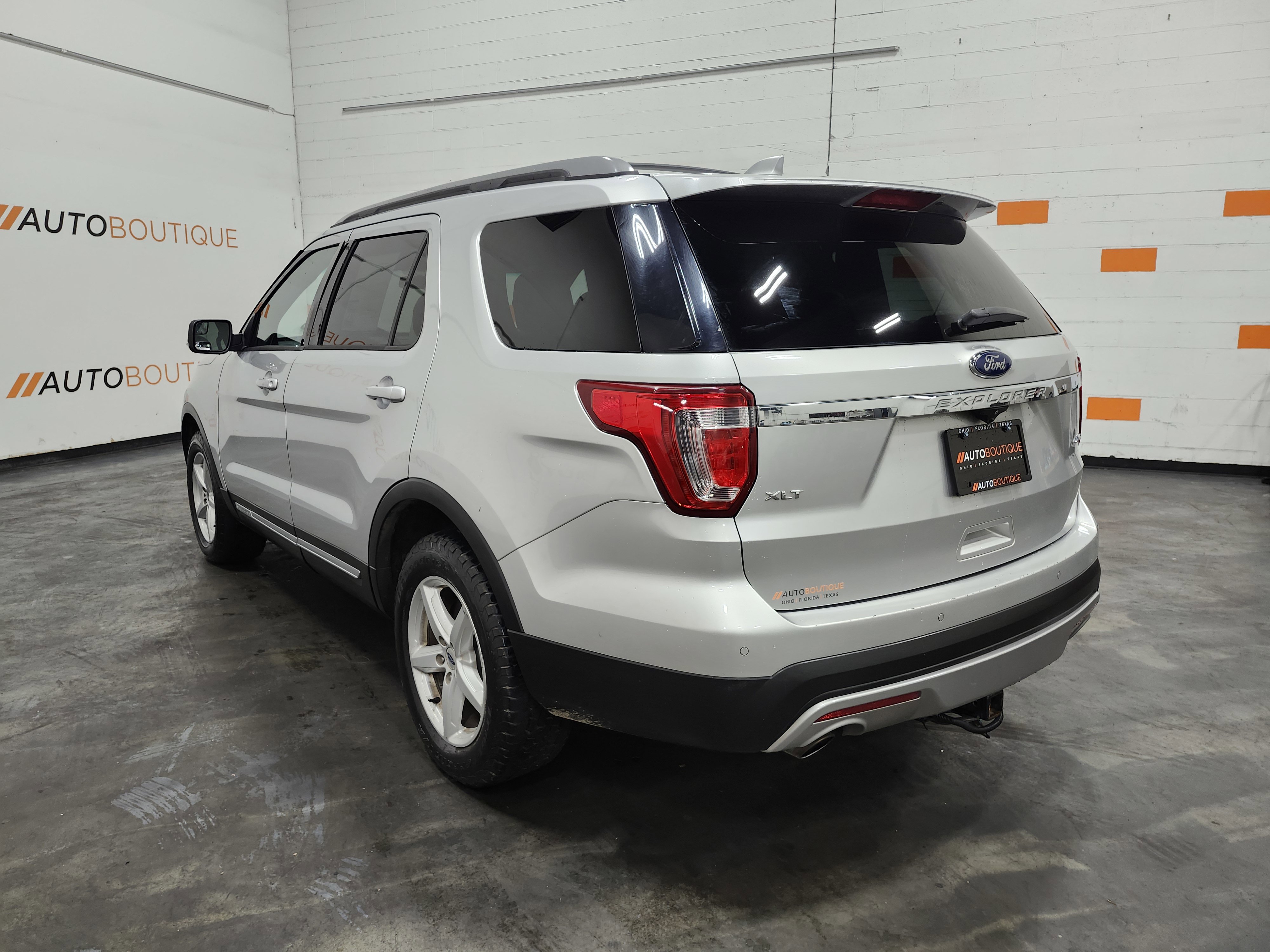 Used 2017 Ford Explorer XLT AWD/4WD image 14