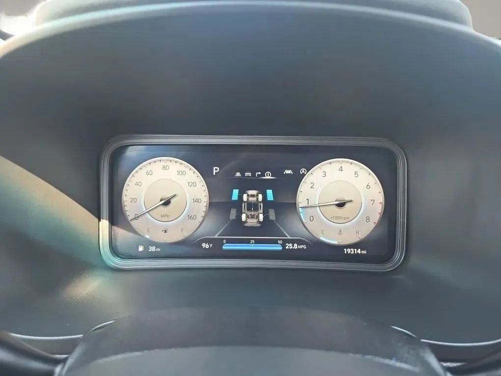 Used 2023 Hyundai Kona Limited AWD/4WD image 19