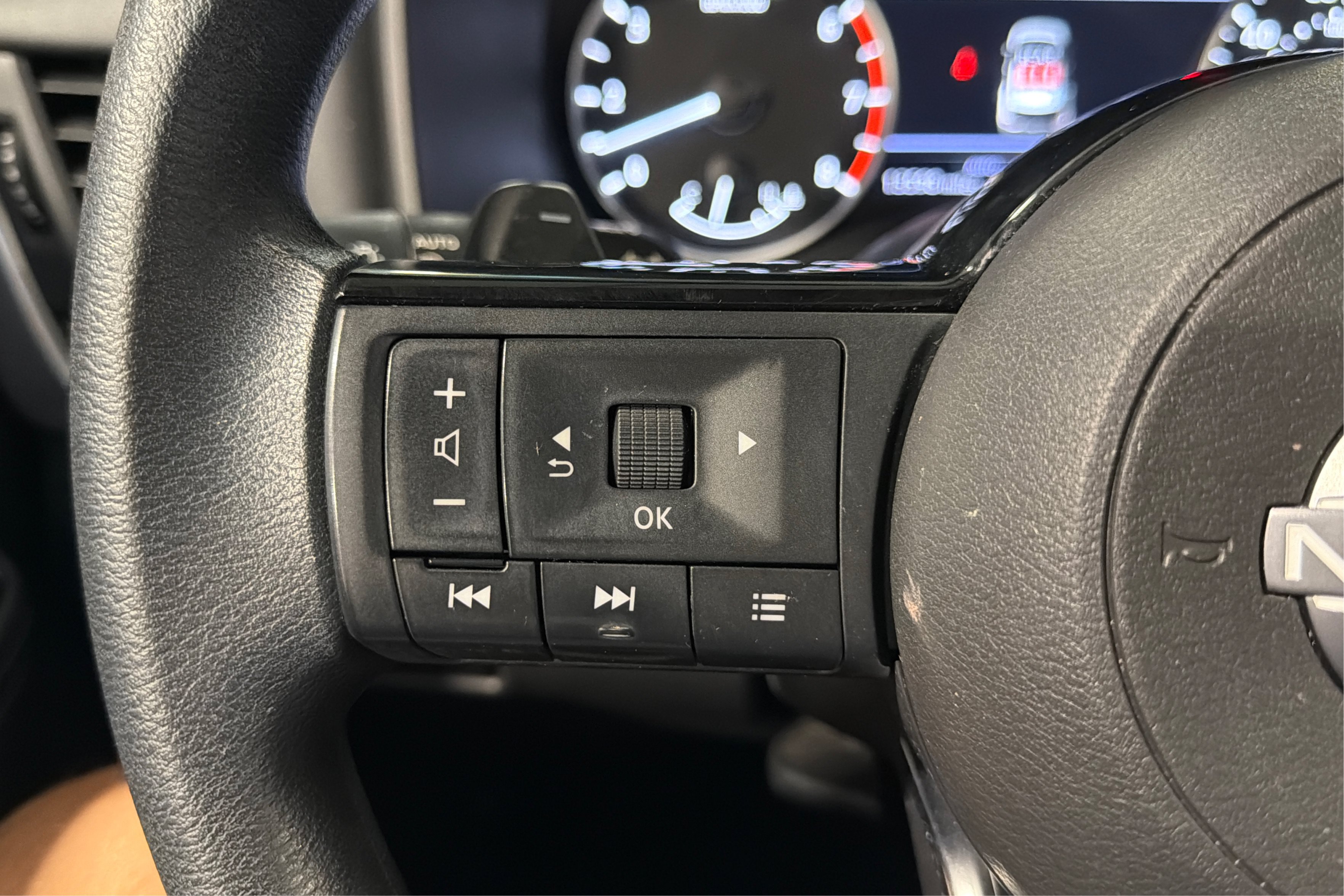 Used 2023 Nissan Rogue SV AWD/4WD image 22