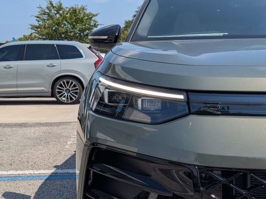 New 2026 Volkswagen Tiguan SE R-Line FWD image 10