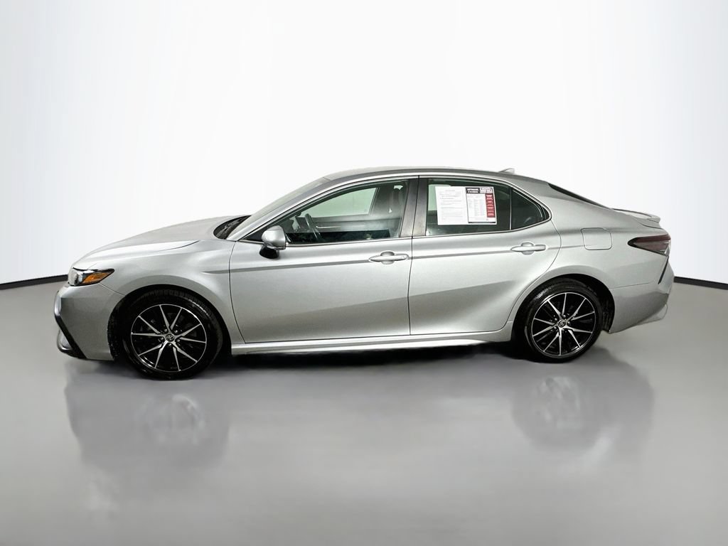 Used 2024 Toyota Camry SE FWD image 5