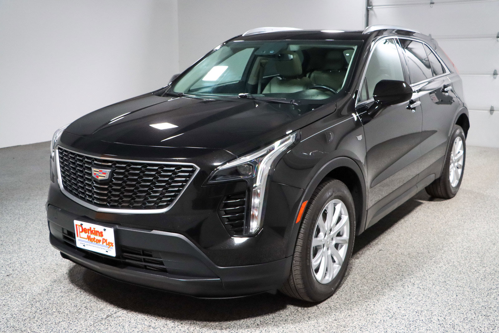 Used 2023 Cadillac XT4 Luxury w/ Cold Weather Package AWD/4WD image 32
