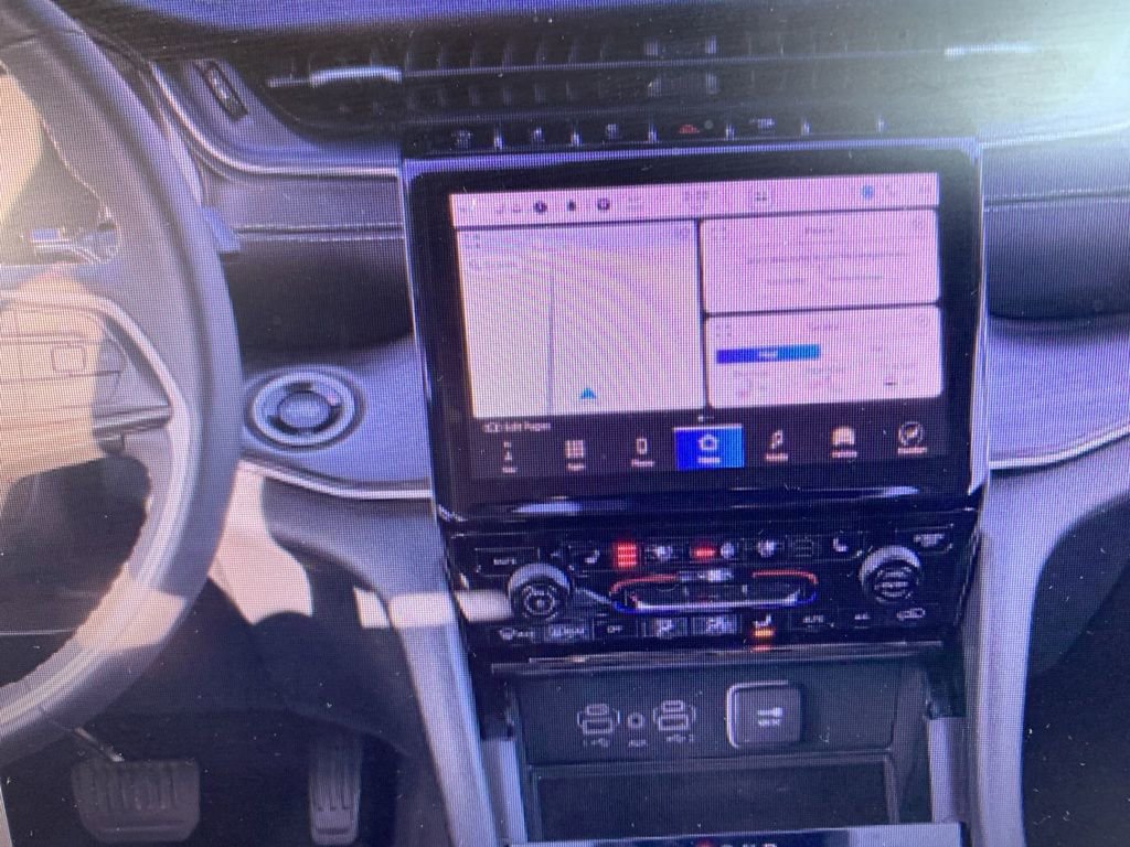 Used 2023 Jeep Grand Cherokee L Limited w/ Luxury Tech Group II image 6