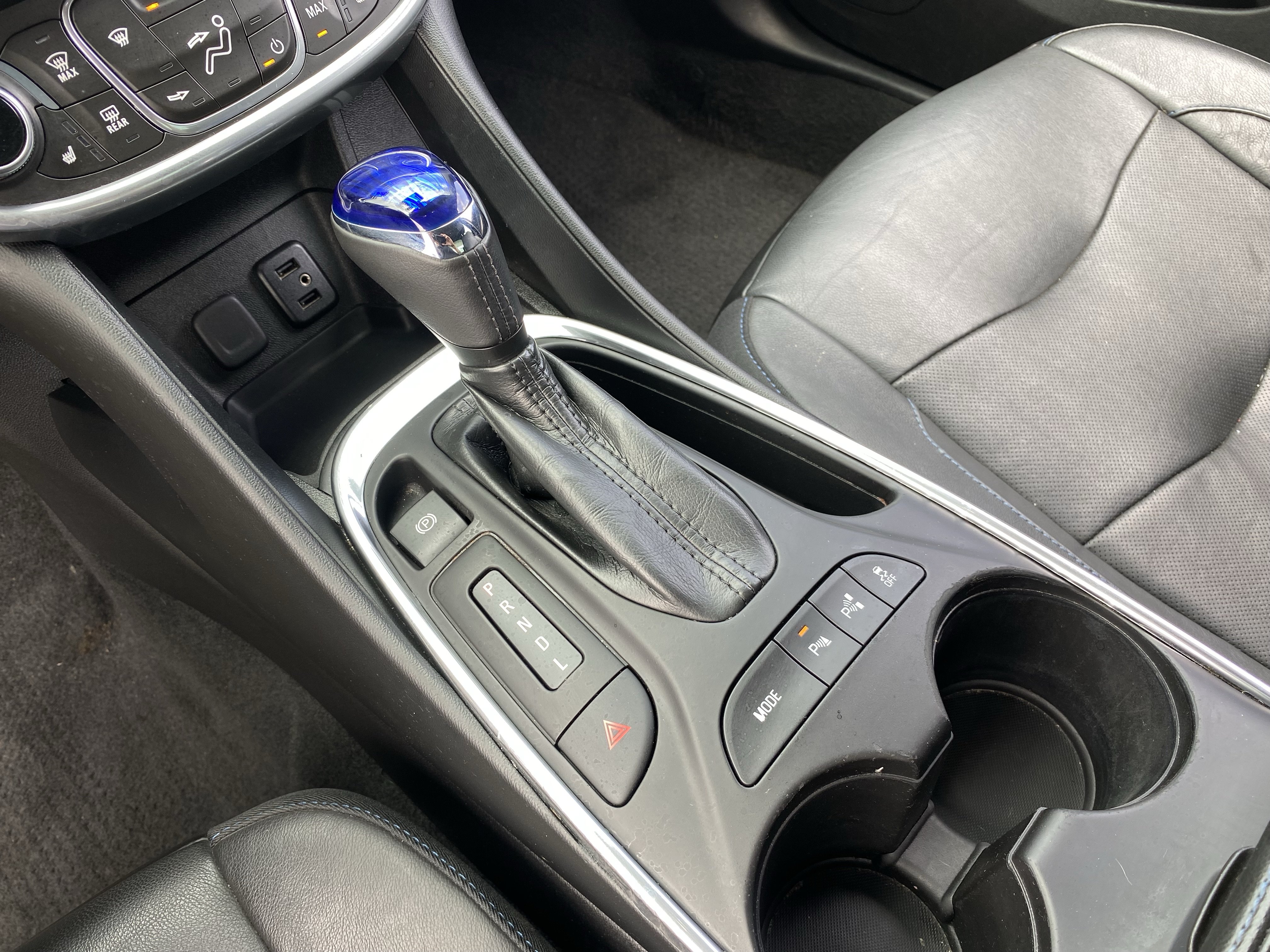 Used 2017 Chevrolet Volt Premier w/ Driver Confidence II Package FWD image 25